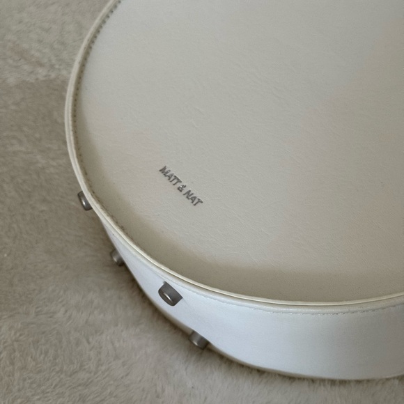 MATT & NAT Vegan White Circle Tote Handbag - Picture 9 of 13